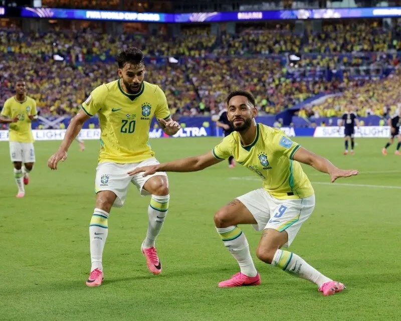 Màn trình diễn áp đảo của Selecao trước Scotland