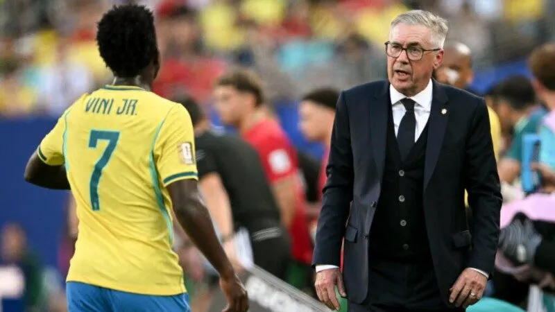 HLV Carlo Ancelotti bị chỉ trích vì thiếu quyết đoán
