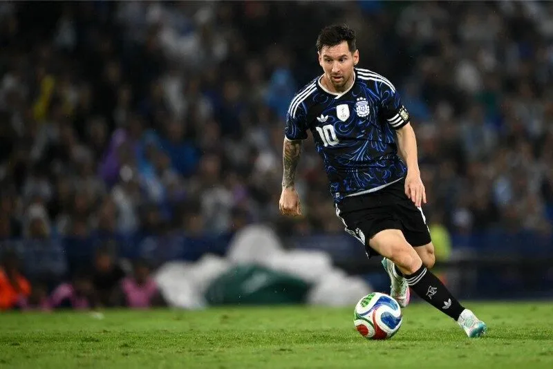 Messi thiết lập cột mốc lịch sử