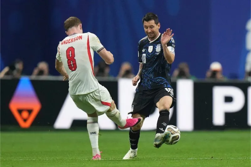 Messi tiếp tục chứng minh đẳng cấp siêu sao